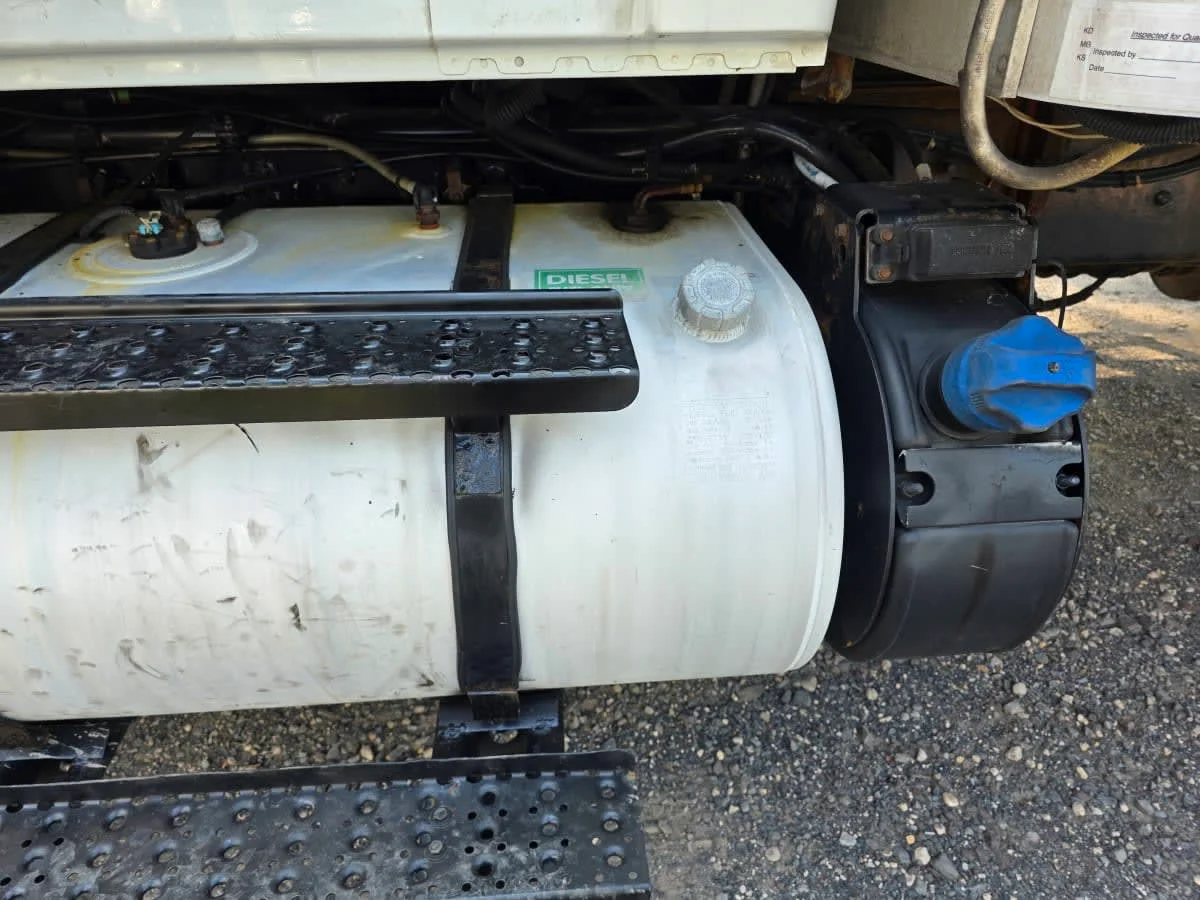 2016 International 4300 - image 13