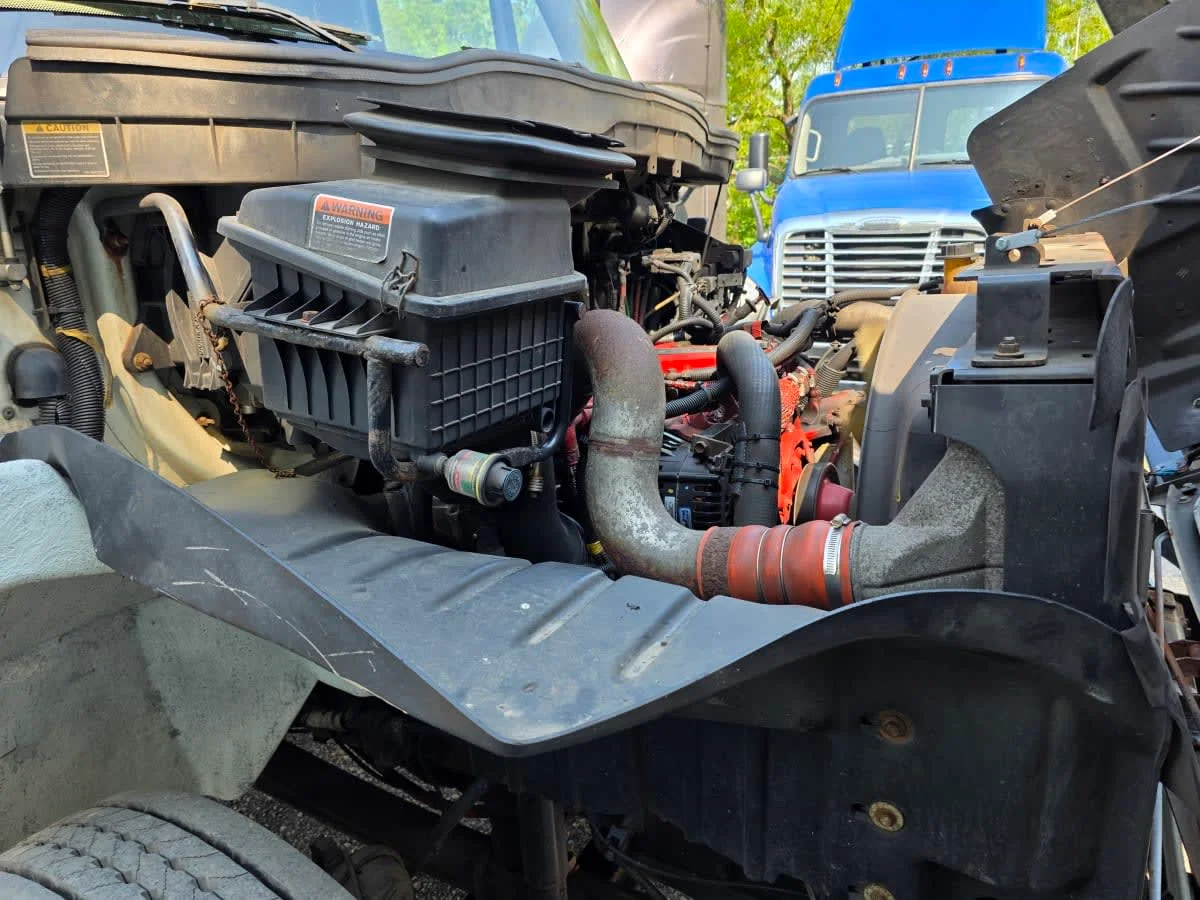 2016 International 4300 - image 14