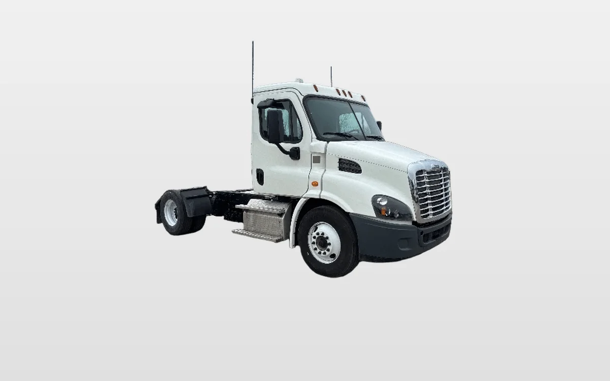 2018 Freightliner Cascadia - image 1