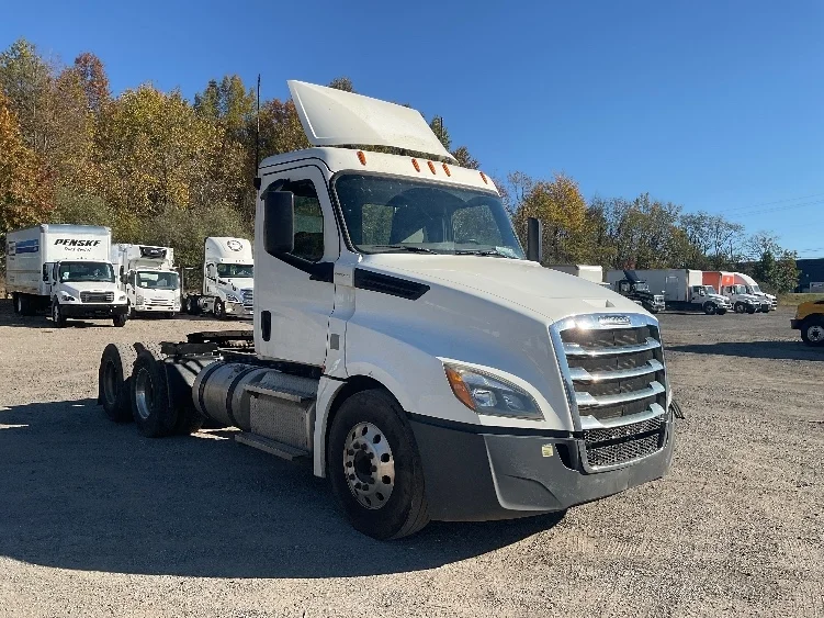 2020 Freightliner Cascadia in Youngstown, OH
