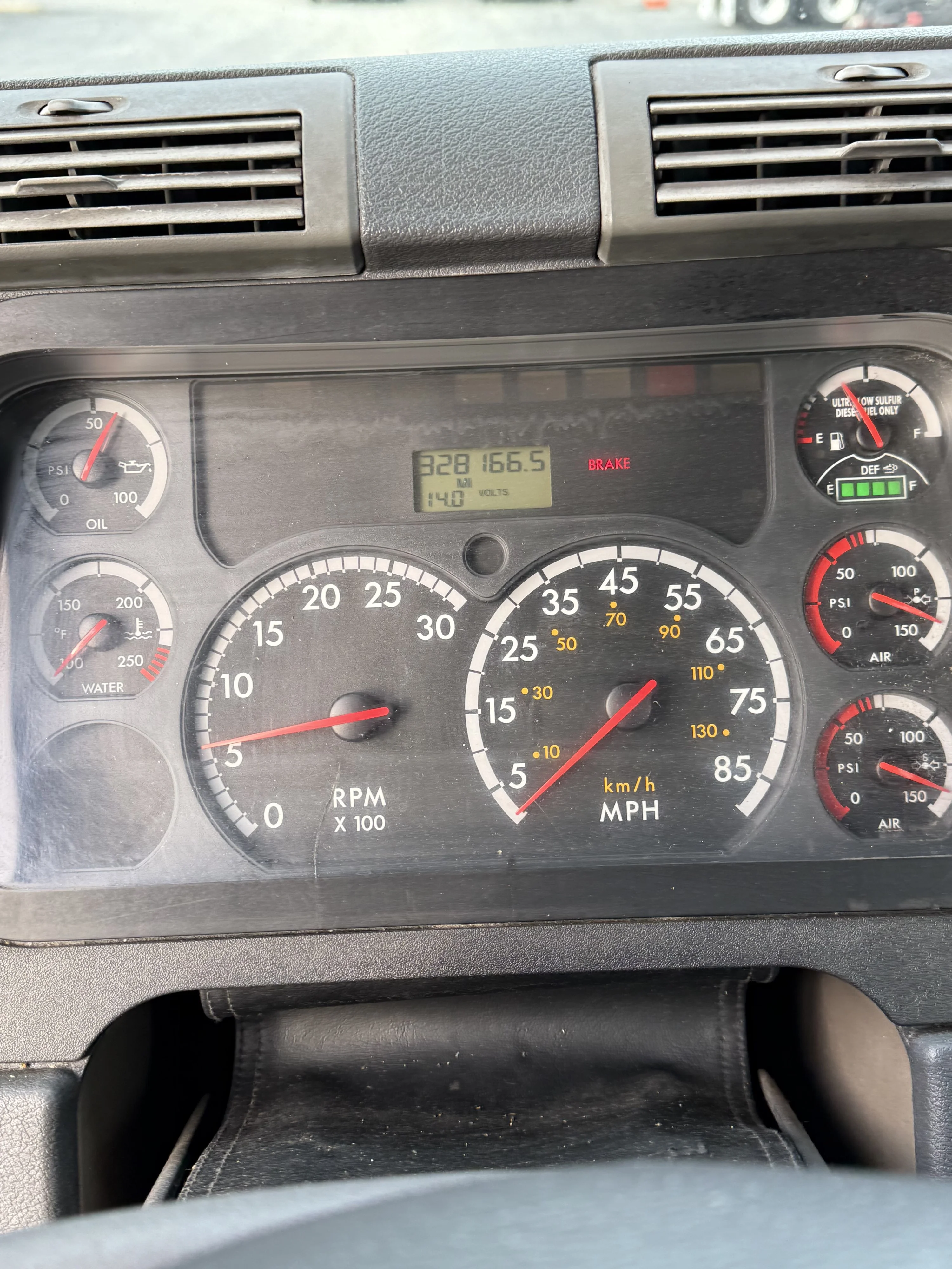 2015 Freightliner Cascadia - image 9