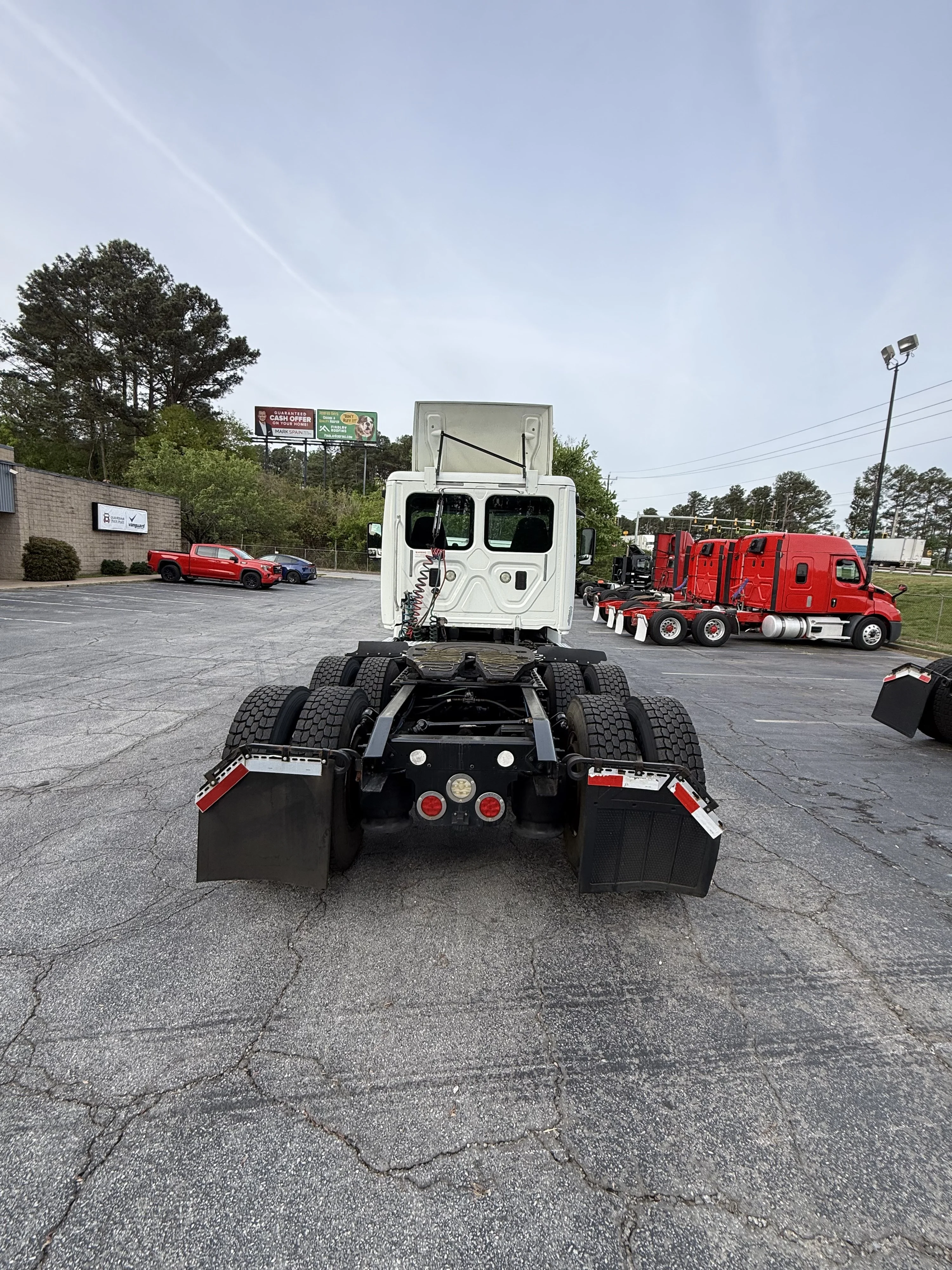 2015 Freightliner Cascadia - image 6