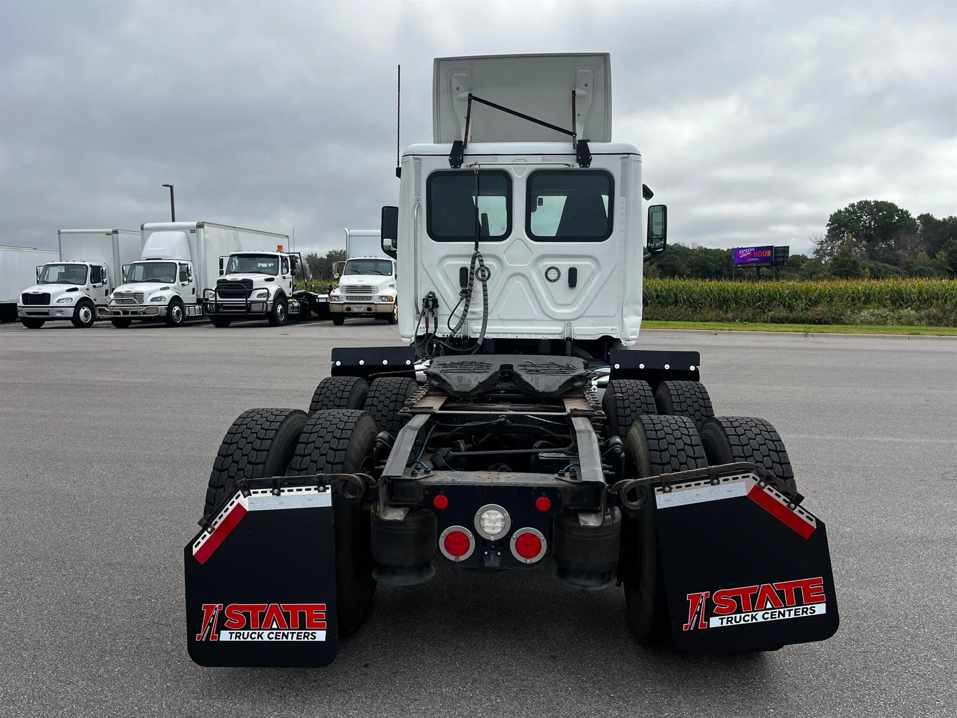 2023 Freightliner Cascadia in Inver Grove Heights, MN — photo 11