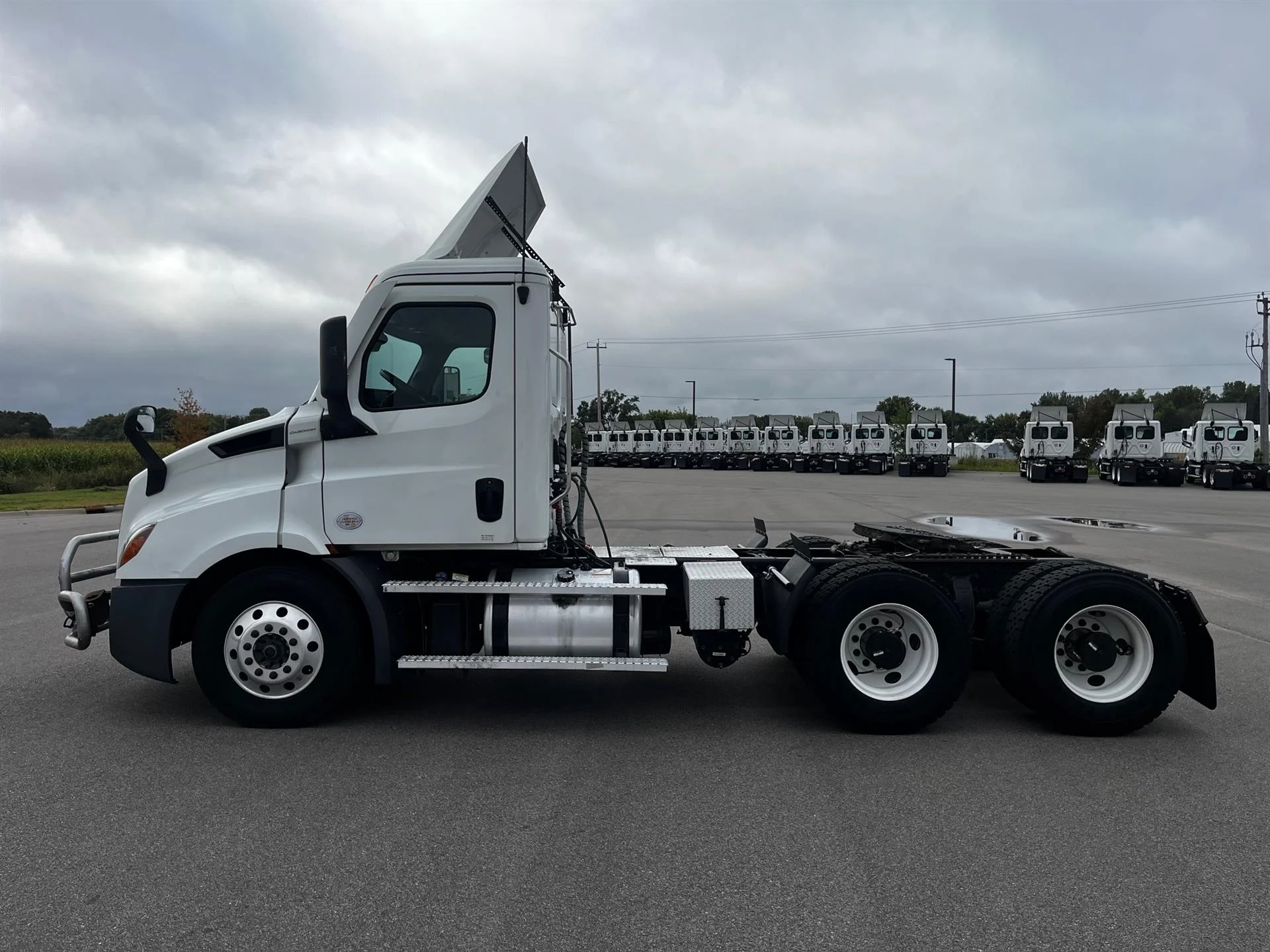 2023 Freightliner Cascadia in Inver Grove Heights, MN — photo 8