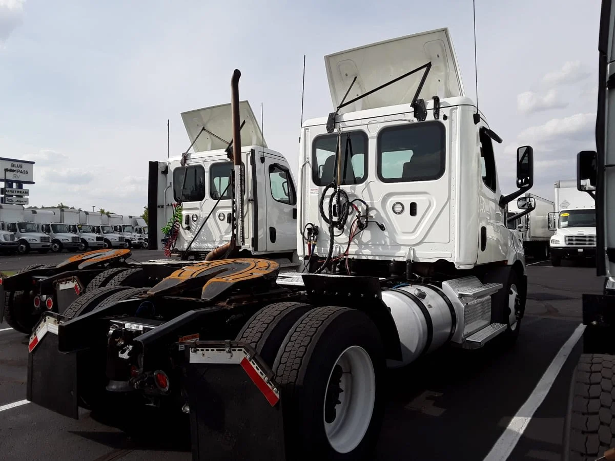 2020 Freightliner Cascadia in Altoona, IA — photo 4