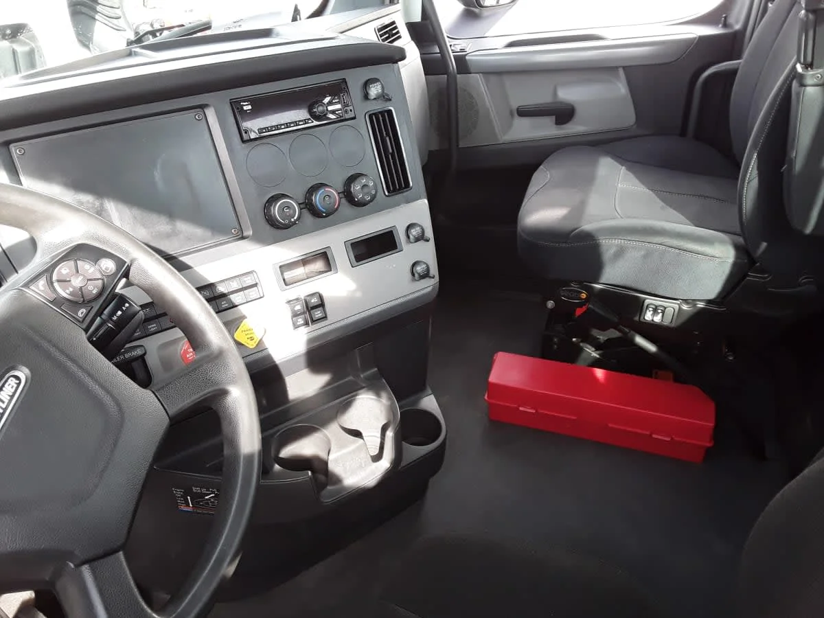 2020 Freightliner Cascadia in Altoona, IA — photo 7