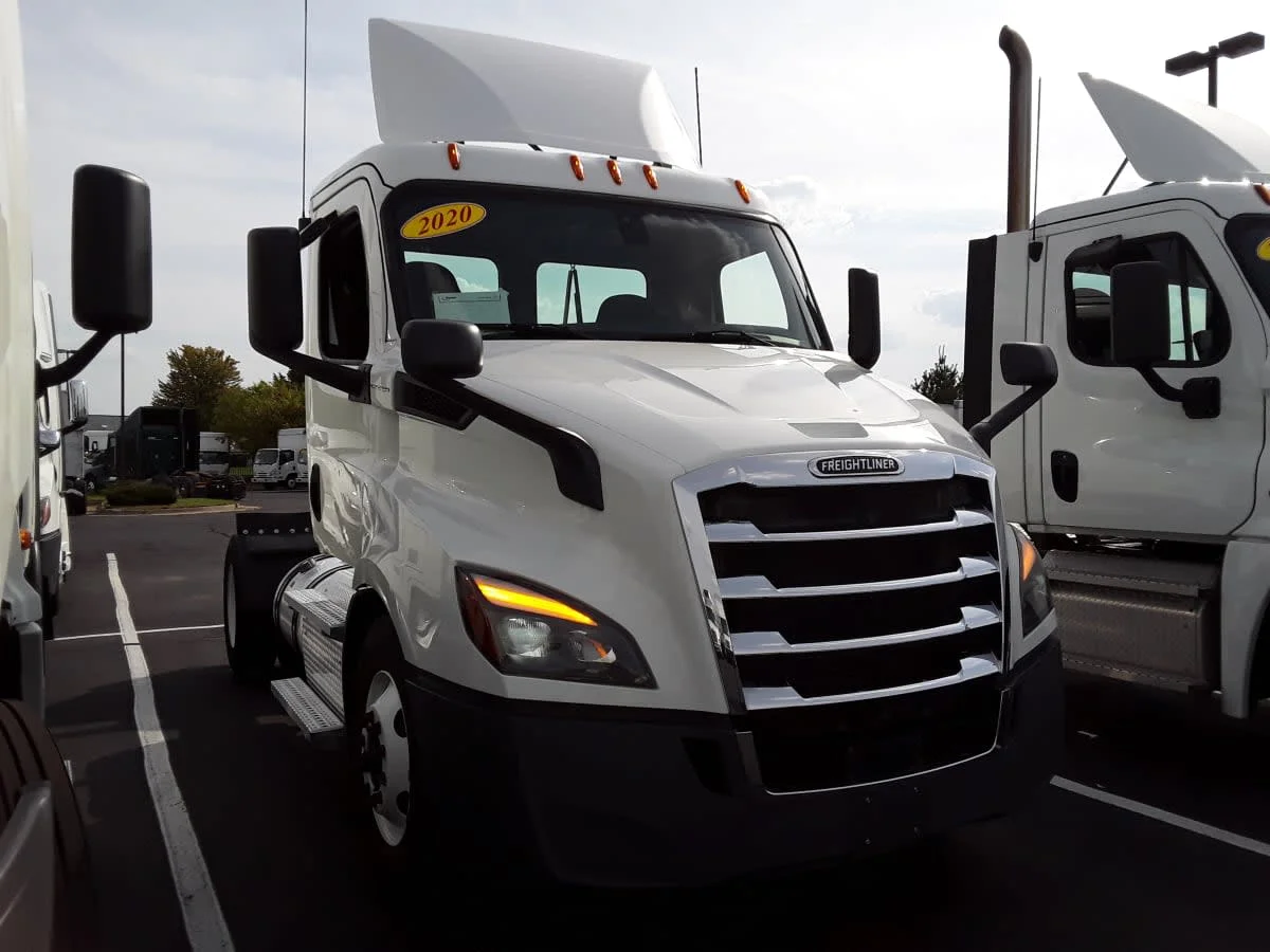 2020 Freightliner Cascadia in Altoona, IA — photo 3