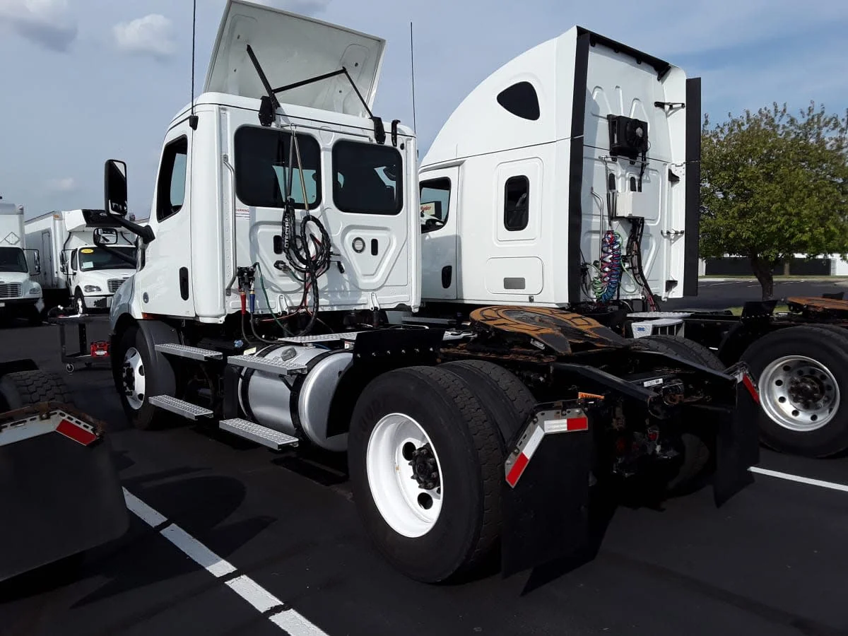 2020 Freightliner Cascadia in Altoona, IA — photo 6