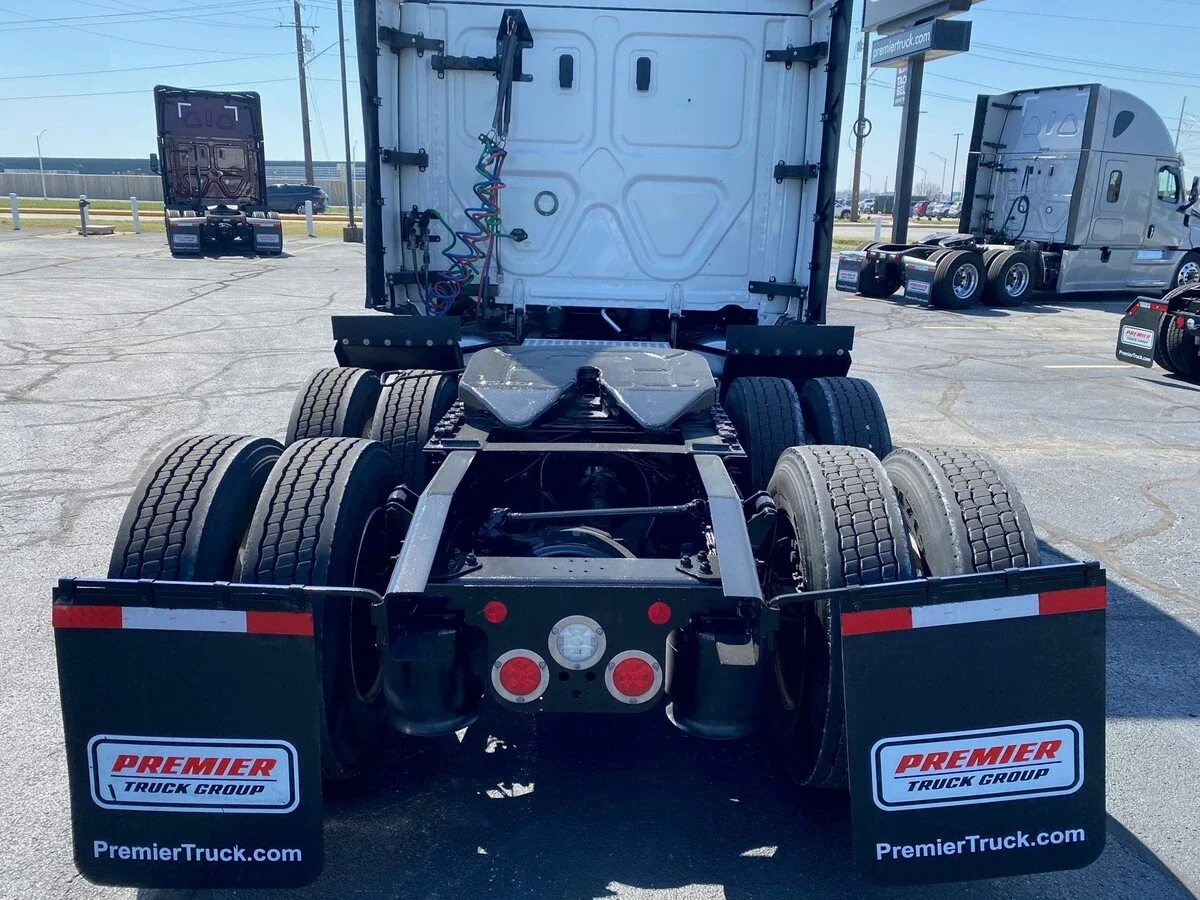 2024 Freightliner Cascadia - image 4