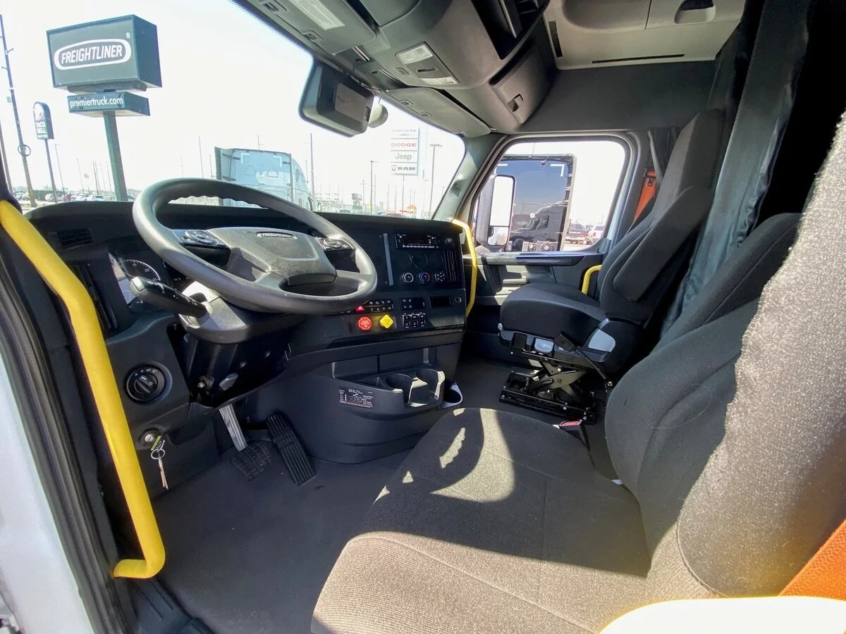 2024 Freightliner Cascadia - image 10