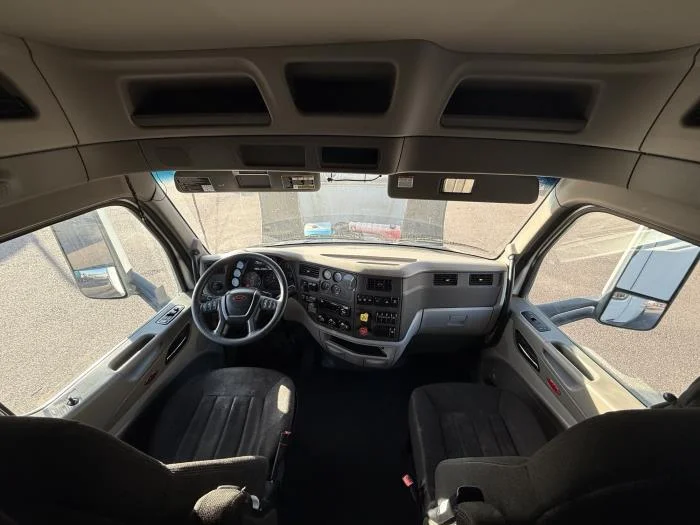2020 Peterbilt 579 - image 16
