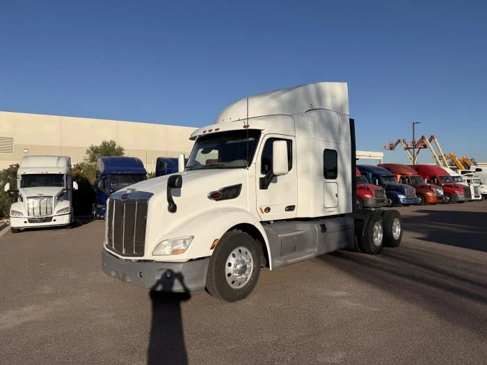 2020 Peterbilt 579 - image 2
