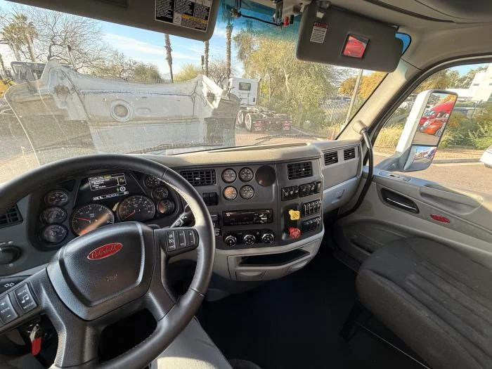 2020 Peterbilt 579 - image 13