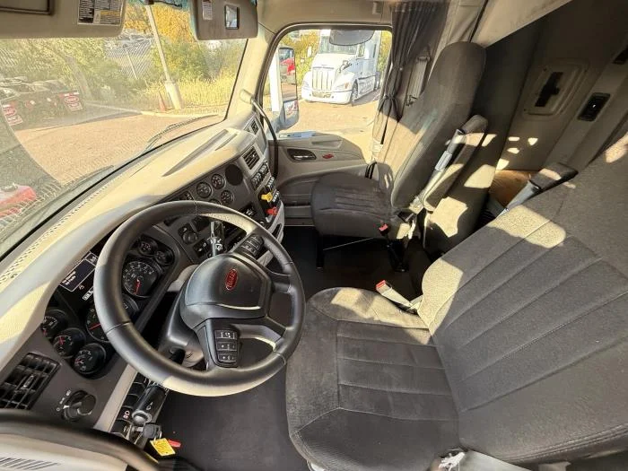 2020 Peterbilt 579 - image 11