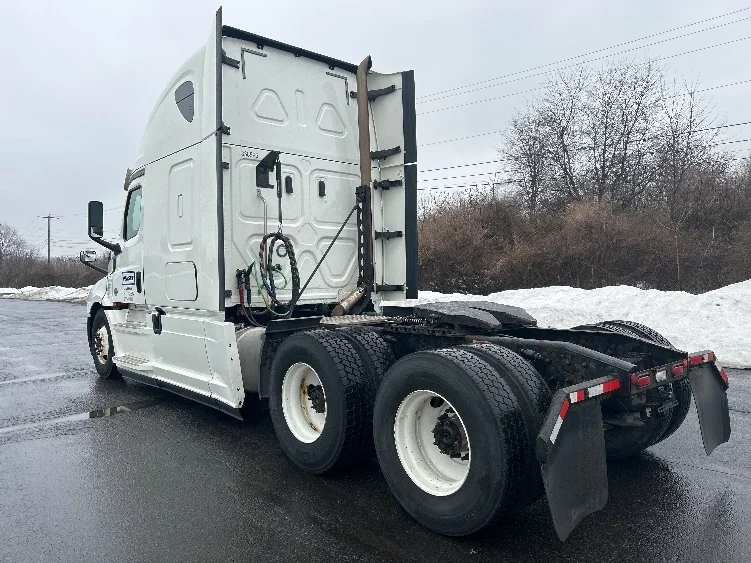 2020 Freightliner Cascadia - image 5