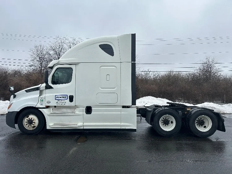 2020 Freightliner Cascadia - image 4