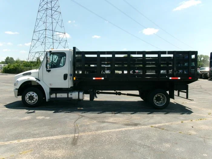 2019 Freightliner M2 106 — photo 6