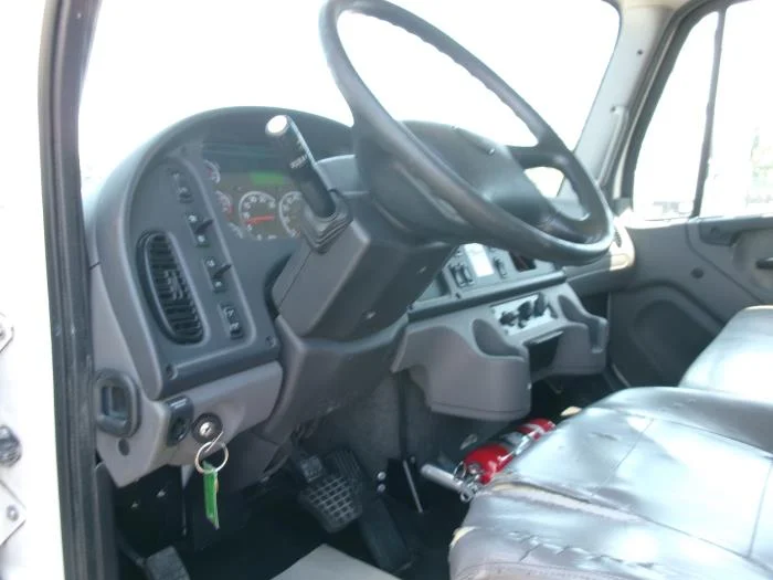 2019 Freightliner M2 106 — photo 12