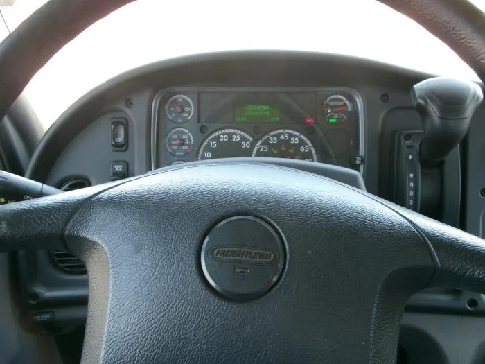 2019 Freightliner M2 106 — photo 14