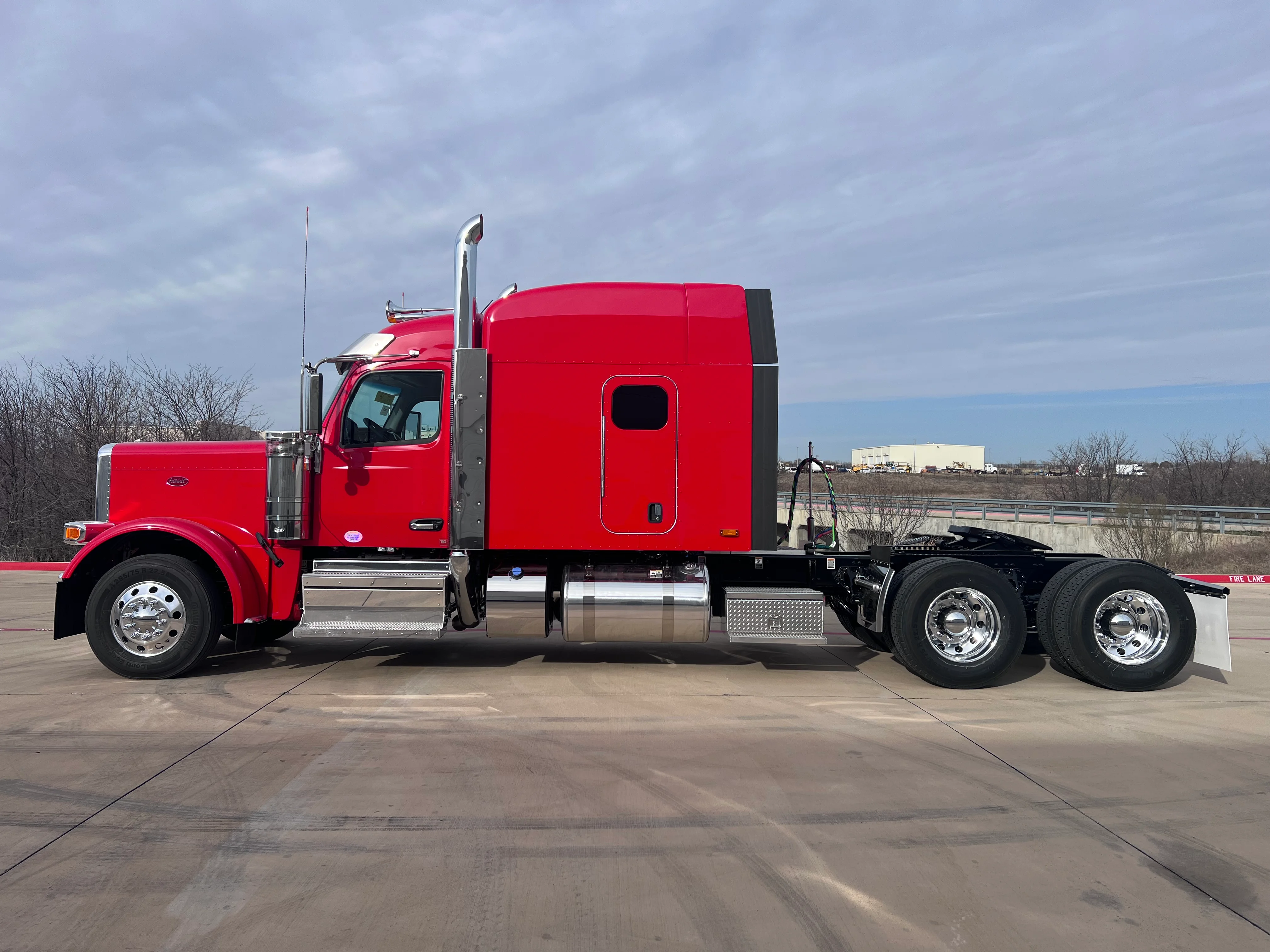 2027 Peterbilt 589 in Hattiesburg, MS — photo 2