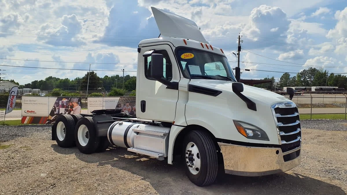 2019 Freightliner Cascadia in Birmingham, AL — photo 3