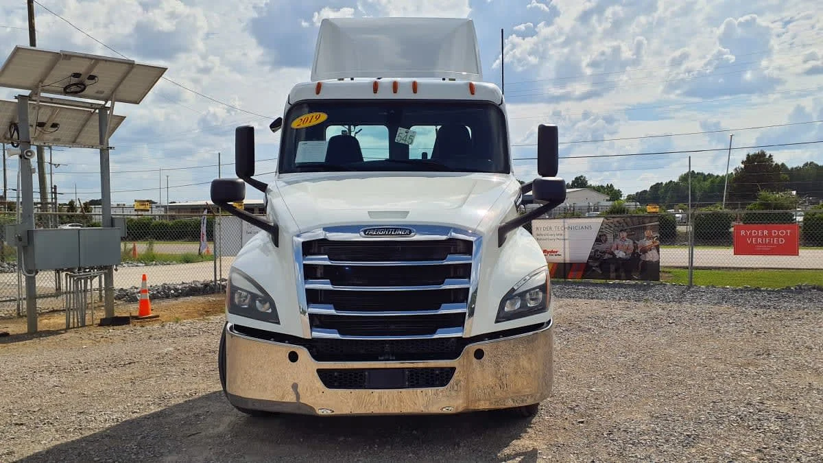 2019 Freightliner Cascadia in Birmingham, AL — photo 2