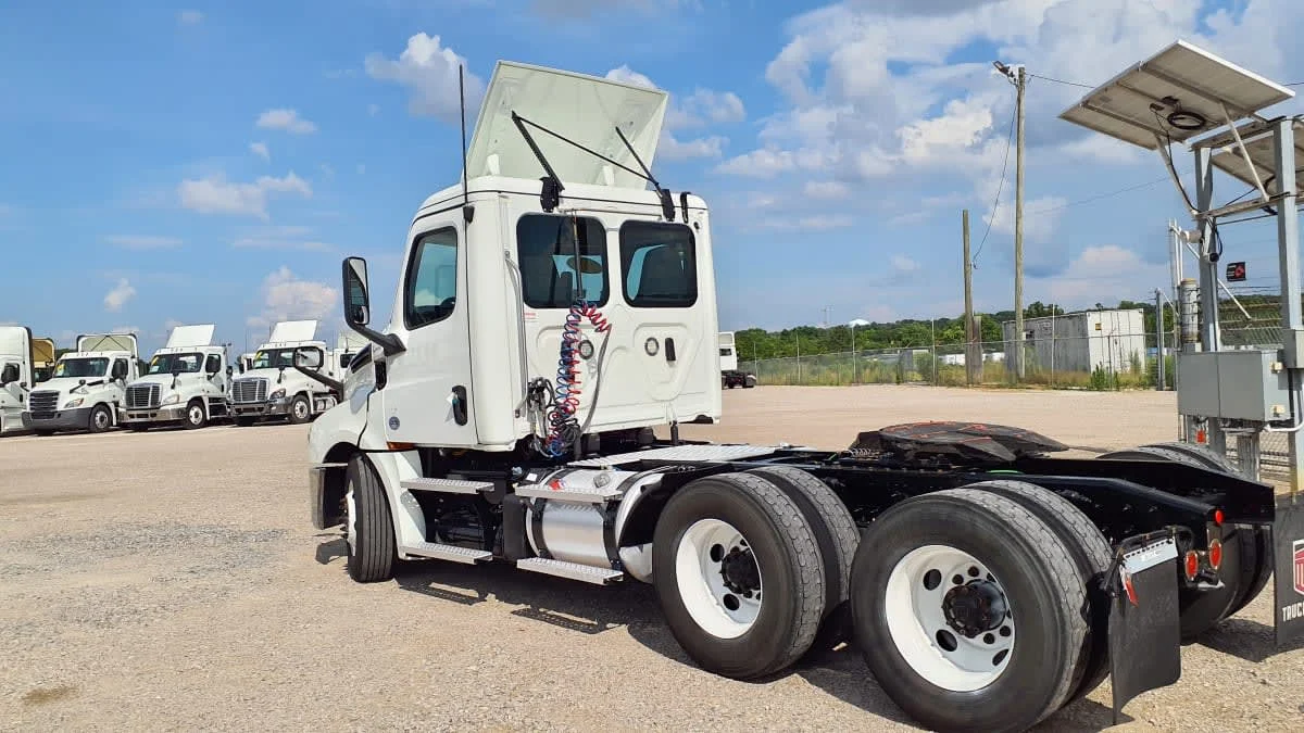 2019 Freightliner Cascadia in Birmingham, AL — photo 6