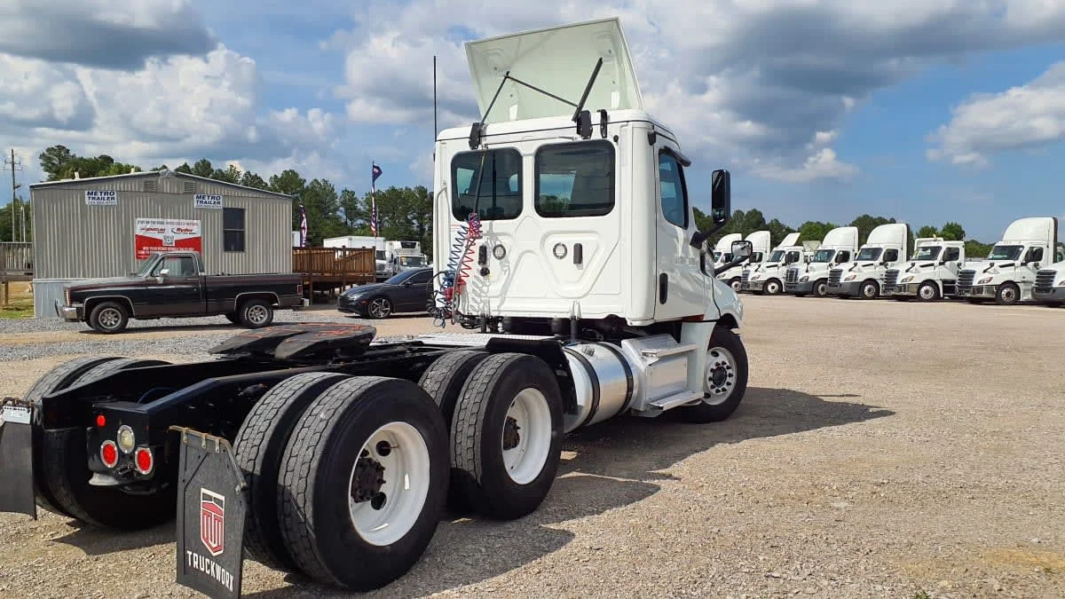2019 Freightliner Cascadia in Birmingham, AL — photo 4