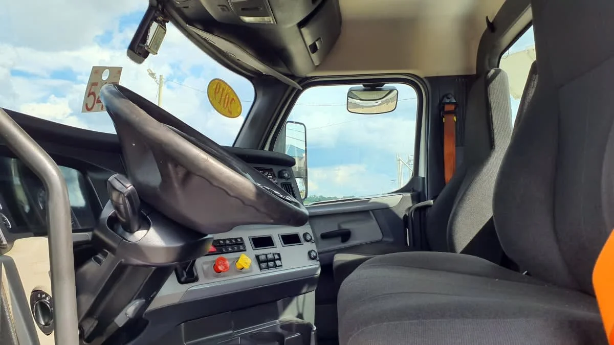 2019 Freightliner Cascadia in Birmingham, AL — photo 7