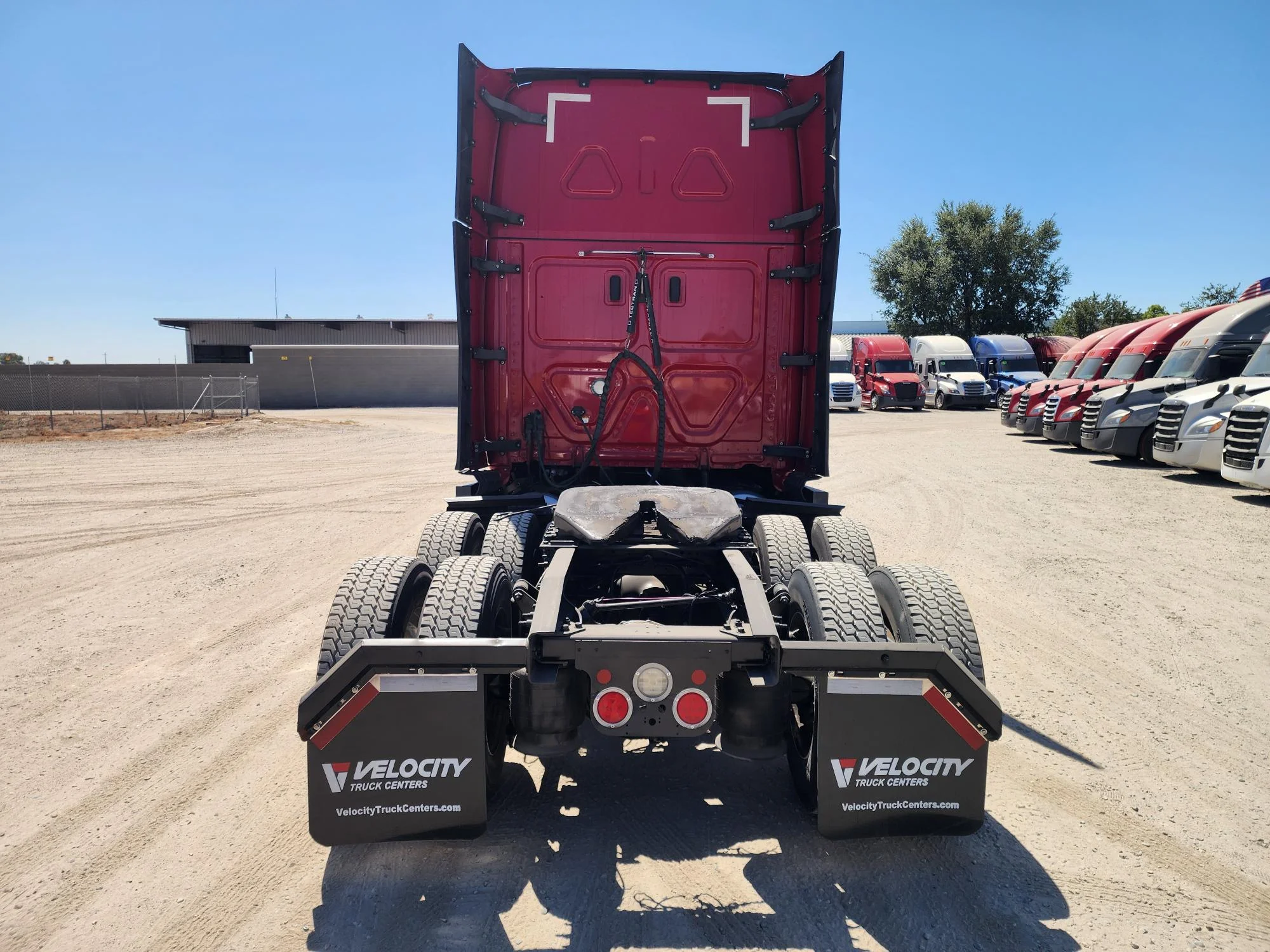 2020 Freightliner Cascadia in Fresno, CA — photo 5