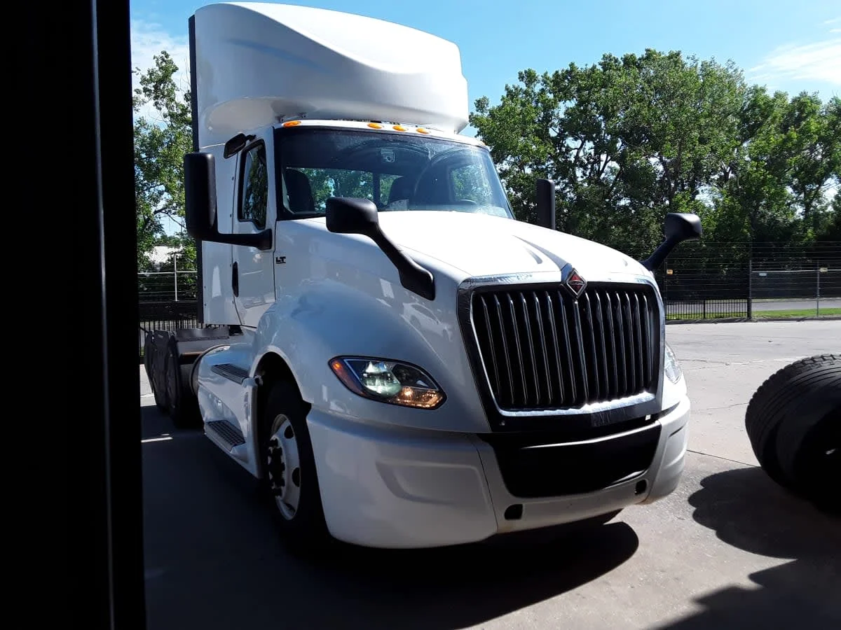 2022 International LT in Kansas City, MO — photo 3