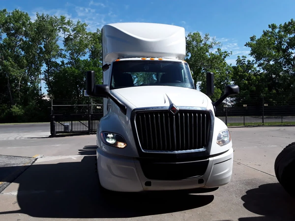 2022 International LT in Kansas City, MO — photo 2