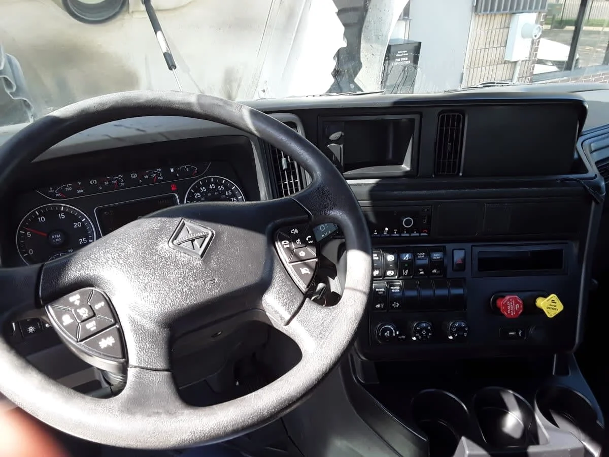 2022 International LT in Kansas City, MO — photo 7