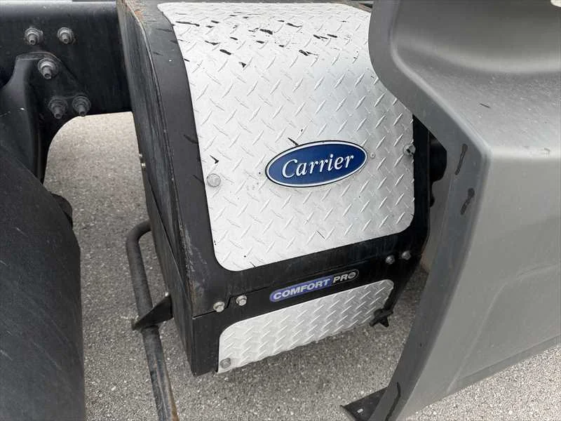 2021 International LT - image 3