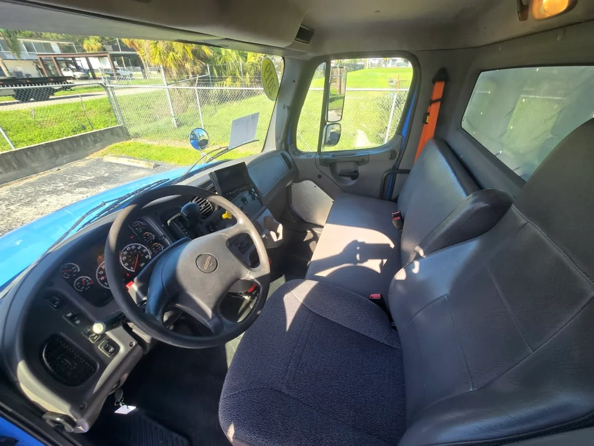 2019 Freightliner M2 106 in Tampa, FL — photo 7