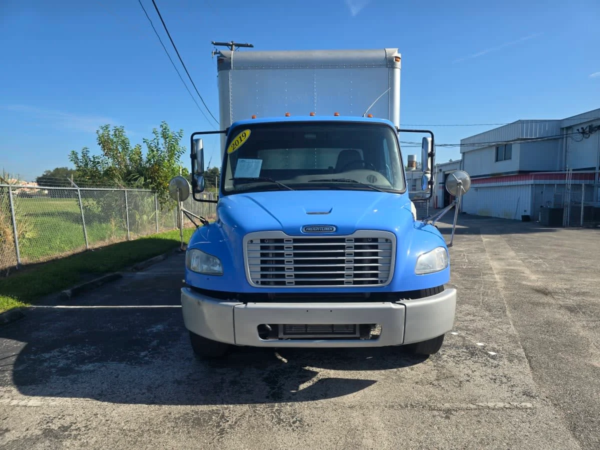 2019 Freightliner M2 106 in Tampa, FL — photo 2