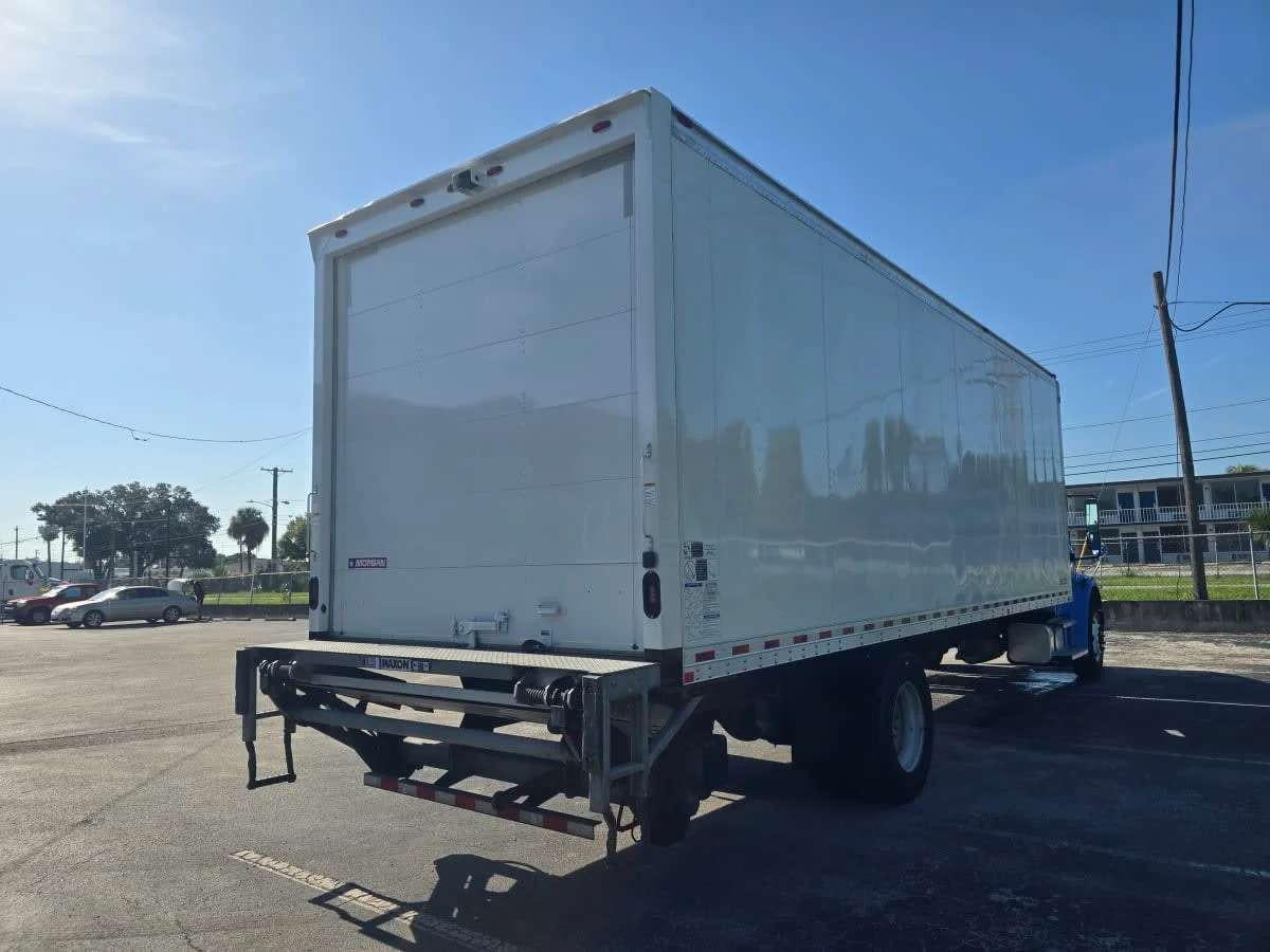 2019 Freightliner M2 106 in Tampa, FL — photo 6