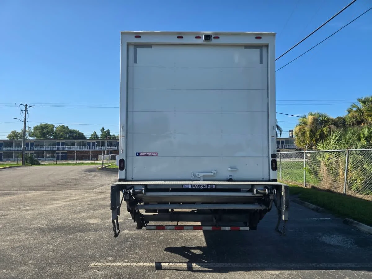 2019 Freightliner M2 106 in Tampa, FL — photo 5