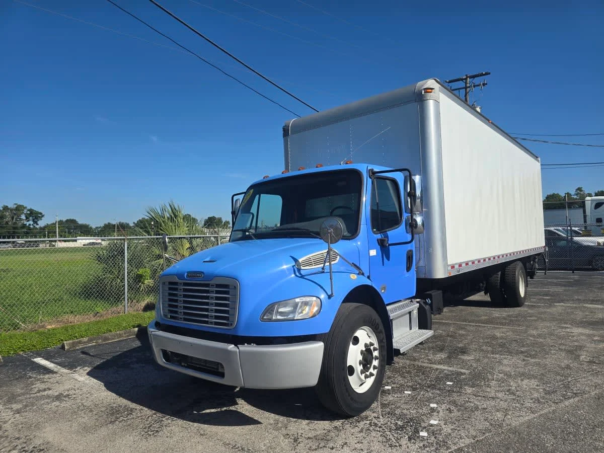 2019 Freightliner M2 106 in Tampa, FL — photo 3