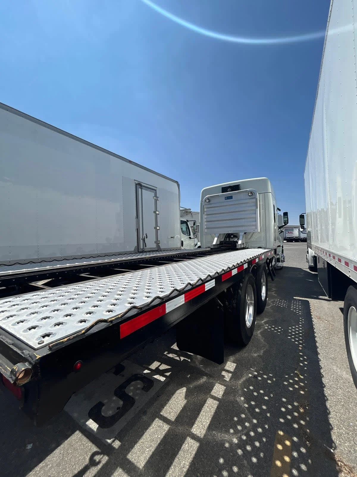 2020 Freightliner Cascadia in Fontana, CA — photo 4
