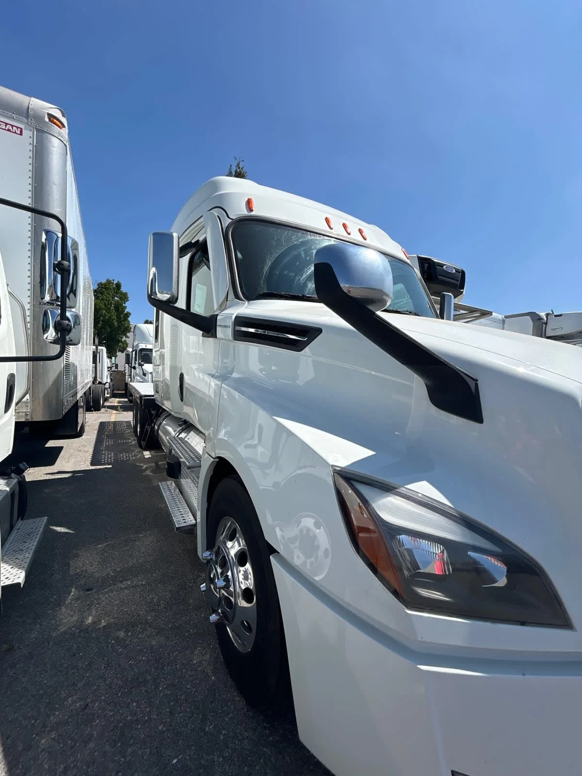 2020 Freightliner Cascadia in Fontana, CA