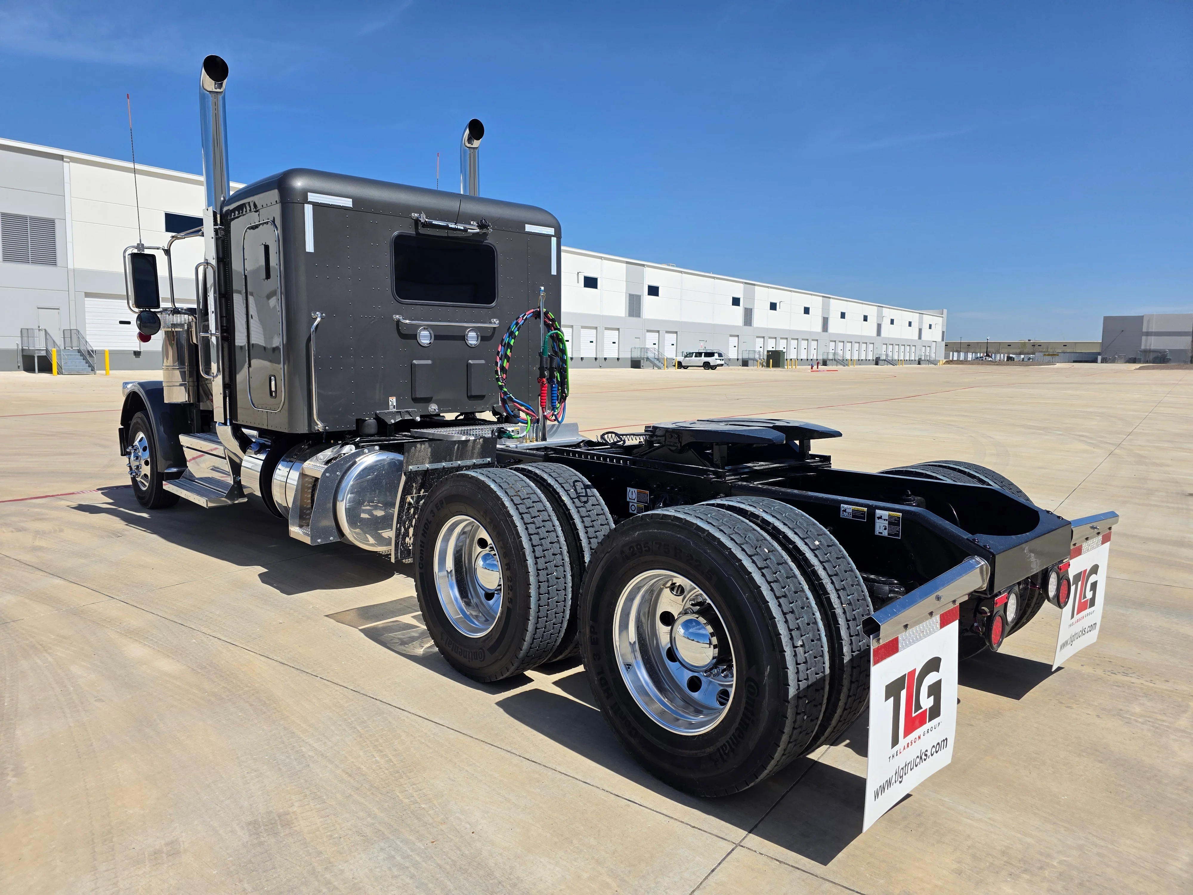 2027 Peterbilt 589 in Portland, OR — photo 3