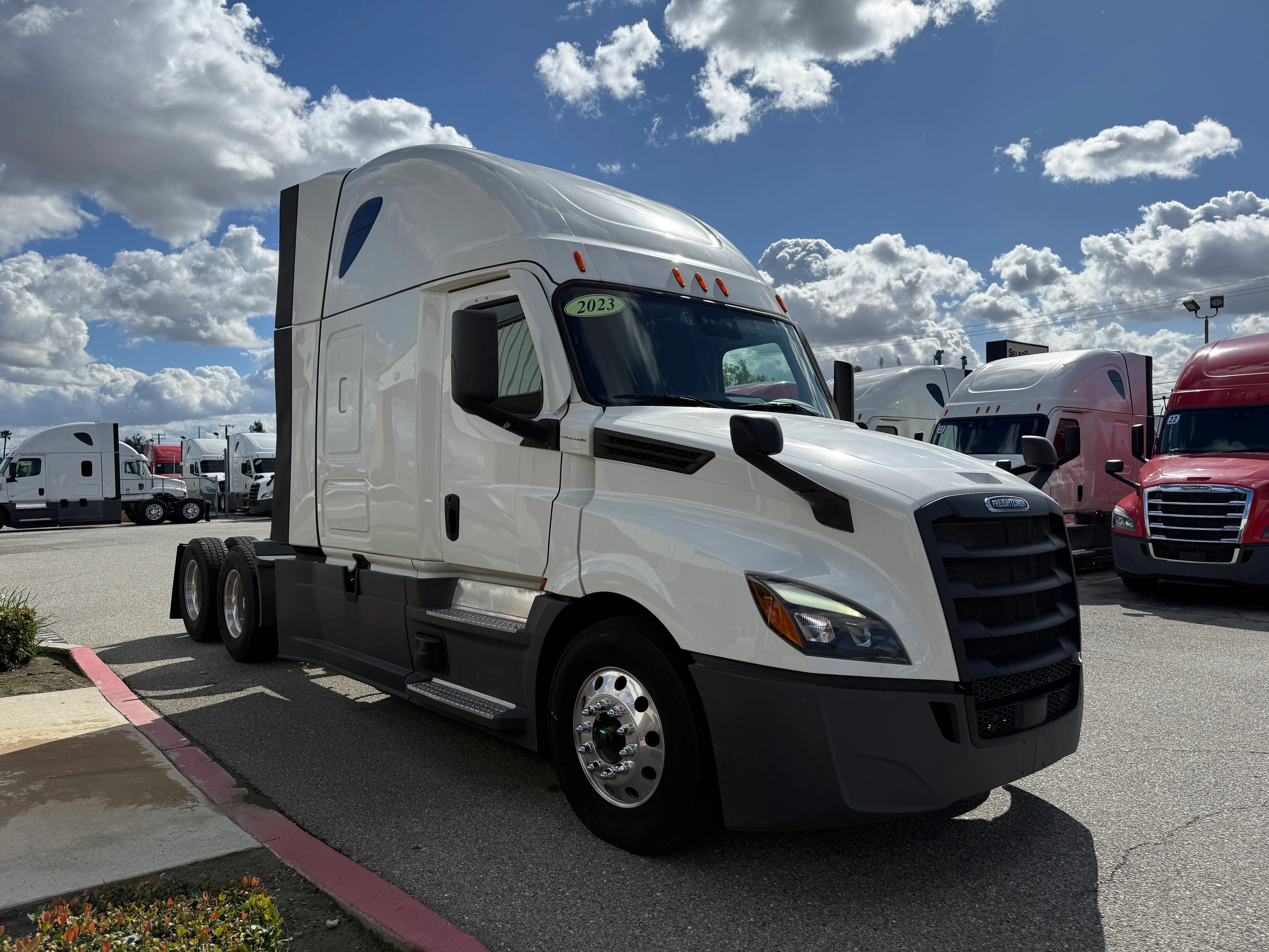 2023 Freightliner Cascadia in Selectrucks Fontana, CA — photo 8