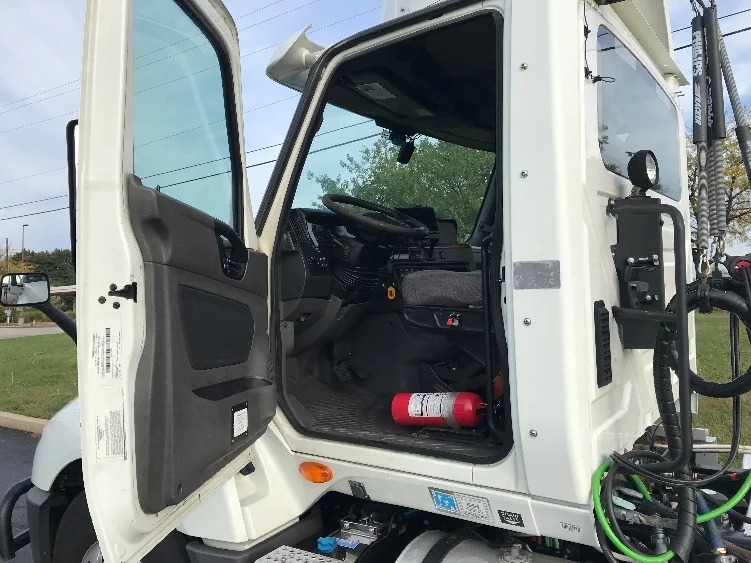 2020 International LT - image 9