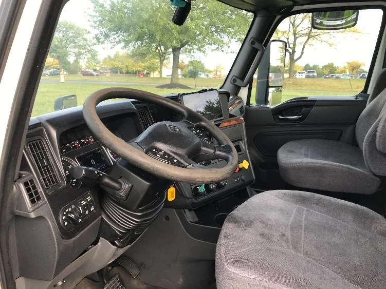 2020 International LT - image 10