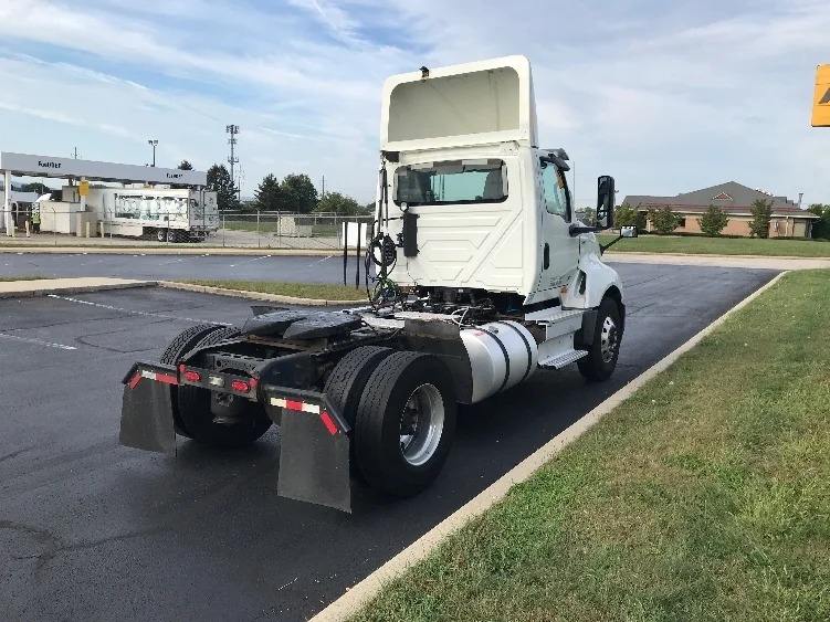 2020 International LT - image 7