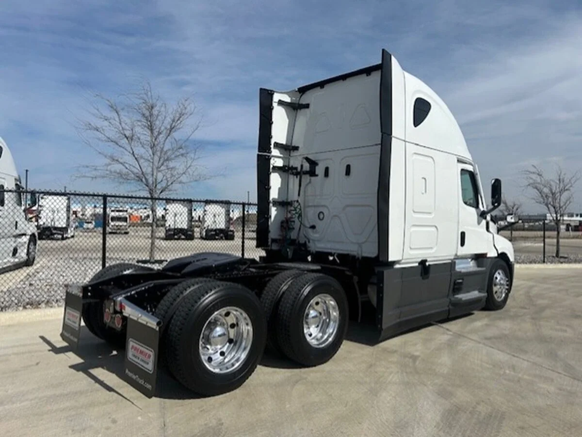 2024 Freightliner Cascadia - image 8