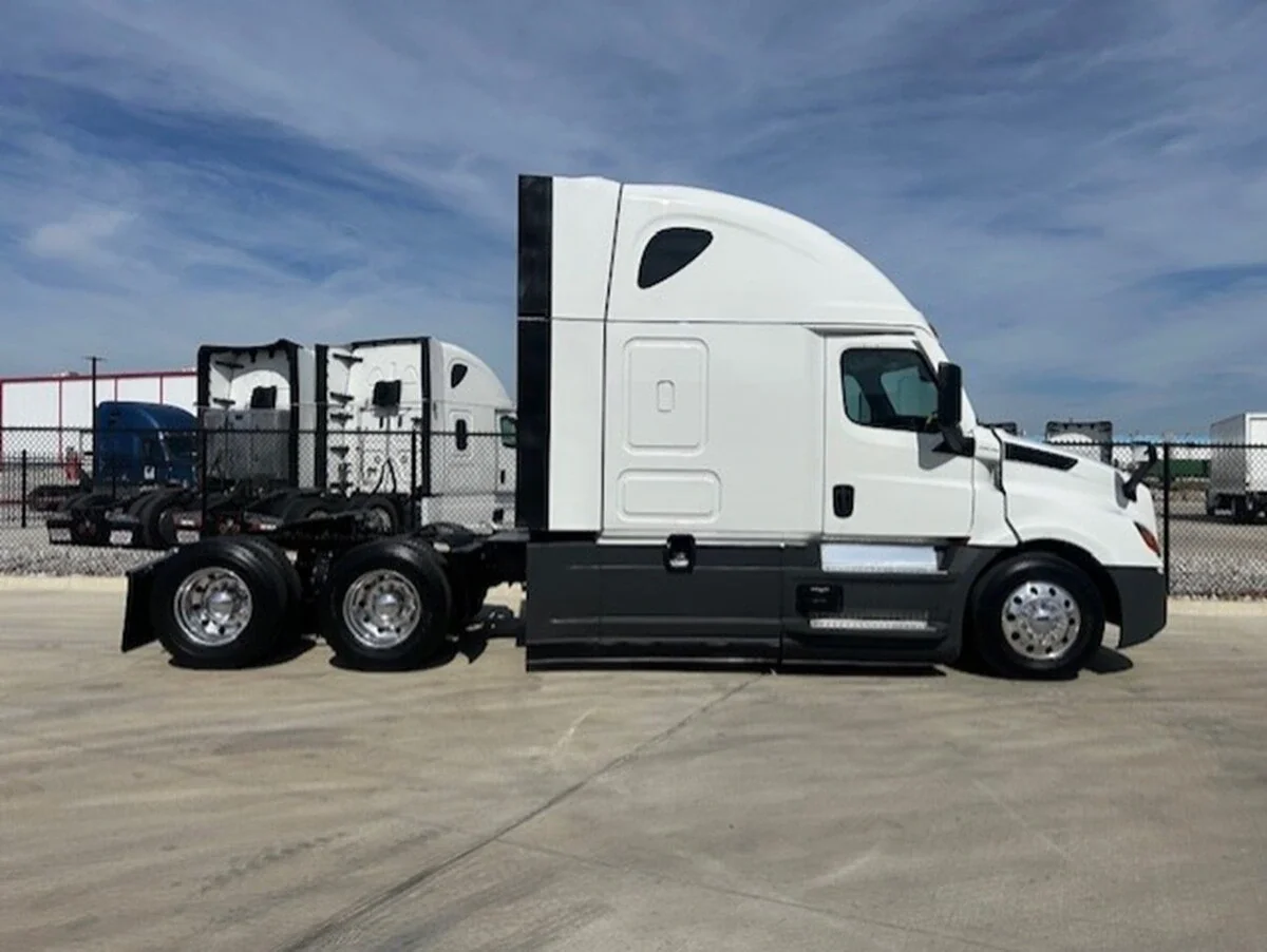 2024 Freightliner Cascadia - image 7