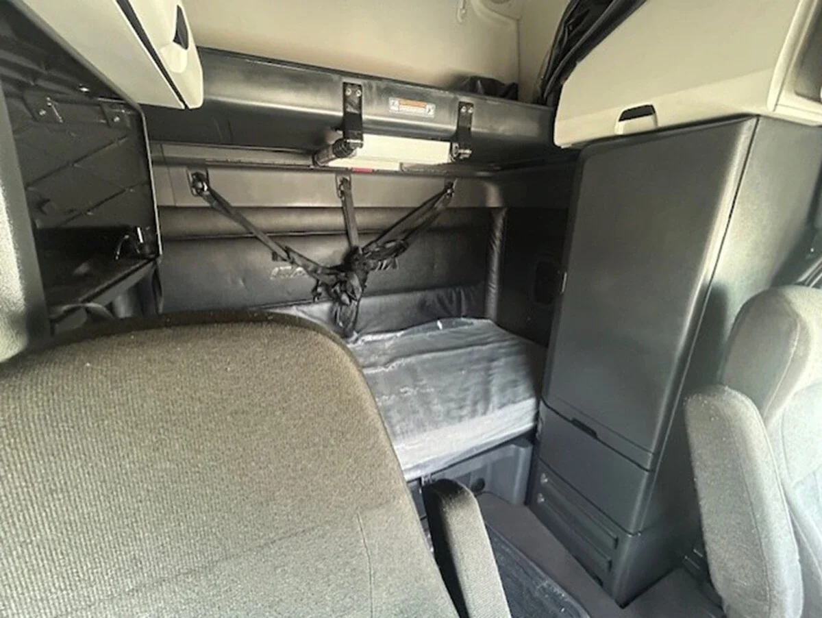 2024 Freightliner Cascadia - image 16