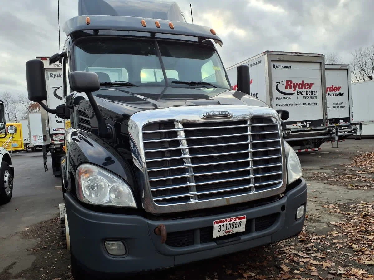 2018 Freightliner Cascadia in Warwick, RI — photo 2